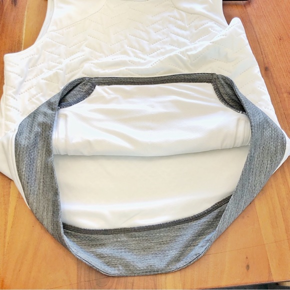 Under Amour White Athleisure Sleeveless Vest Tank Top Active Wear Sports Wear. - Picture 10 of 15